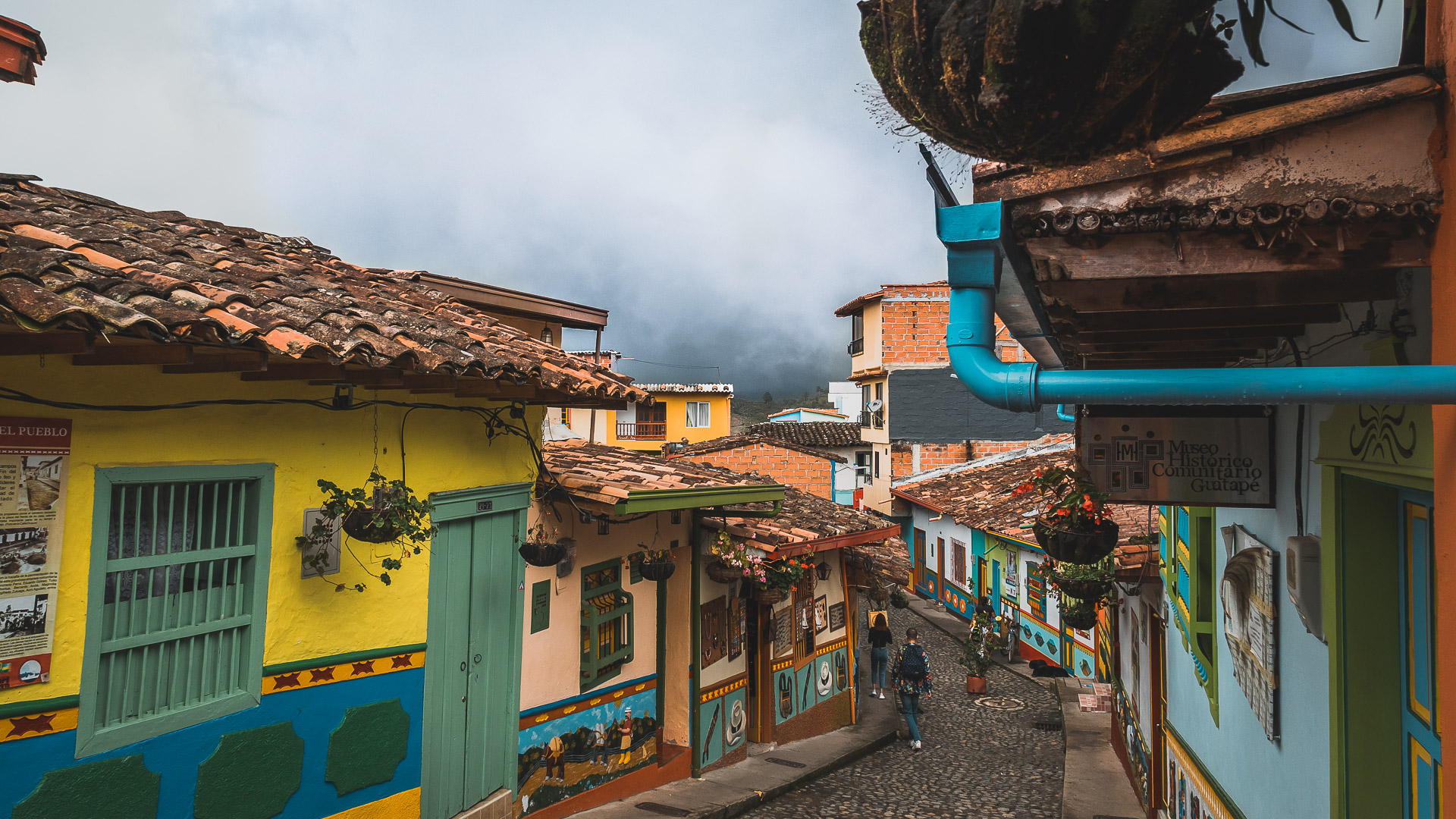 kolorowe domki w Kolumbii