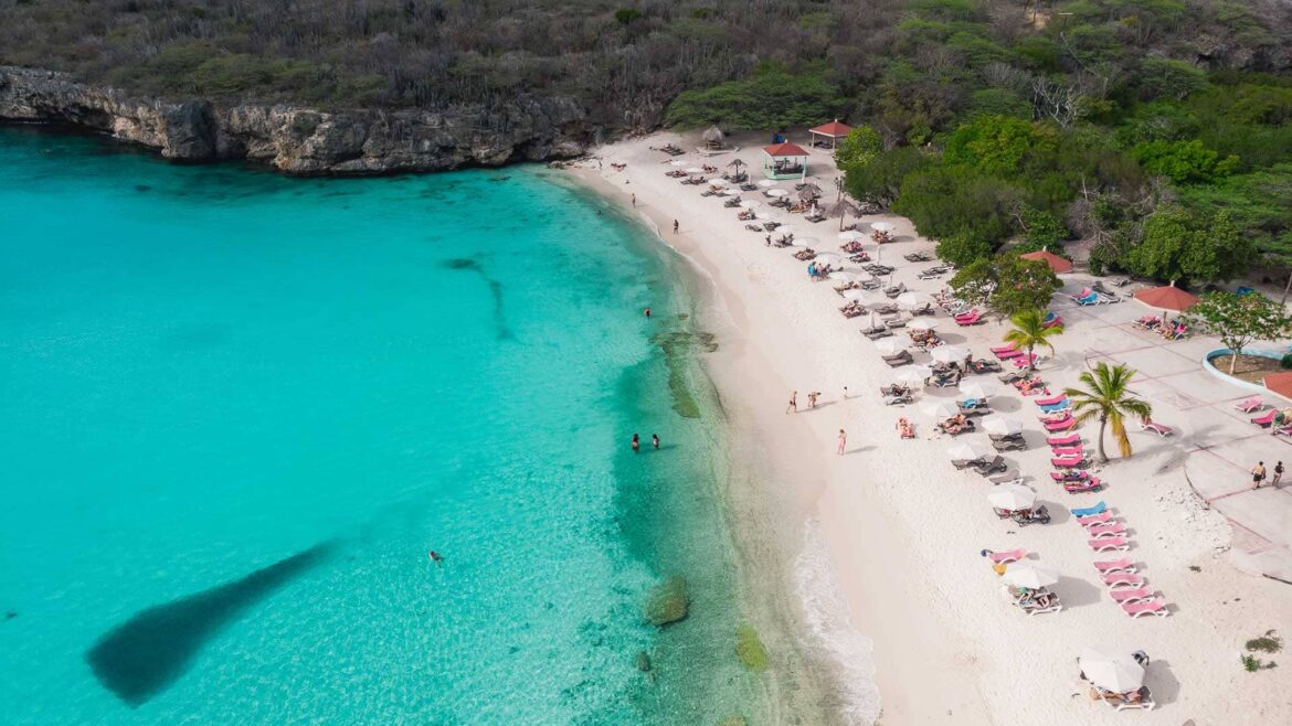 Plaża Grote Knip na Curaçao widziana z drona
