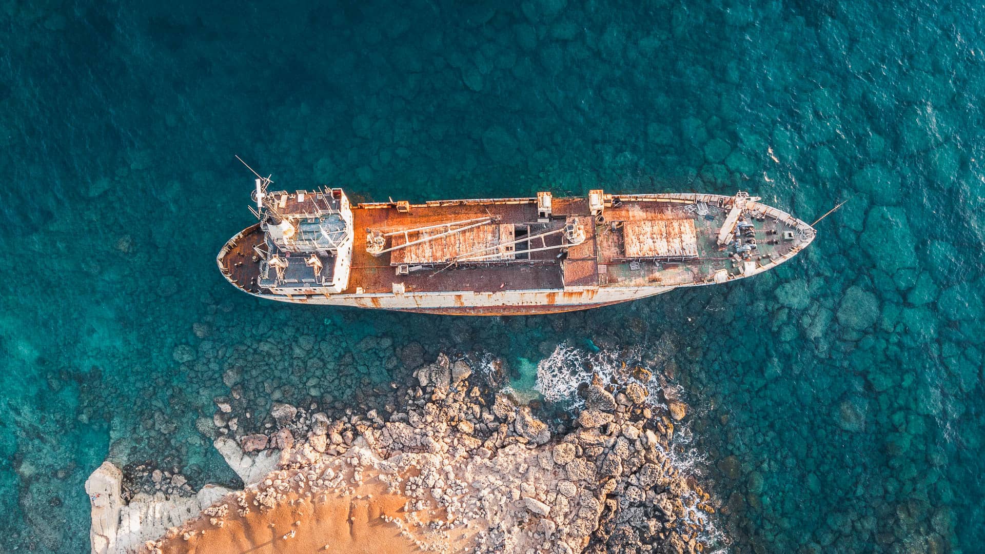 Wrak statku Edro III na Cyprze okiem drona