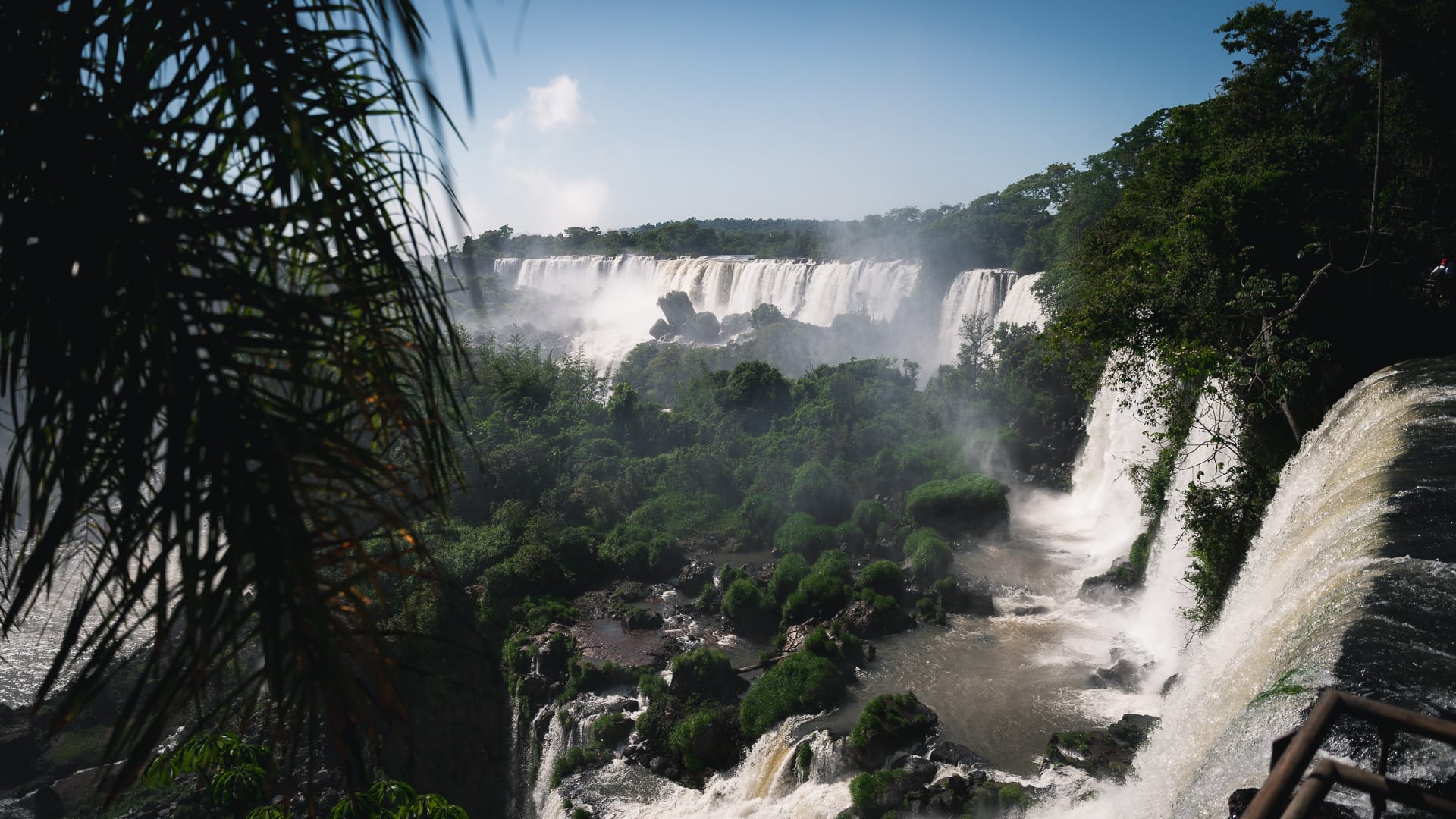 Wodospady Iguazú w parku po stronie Argentyny
