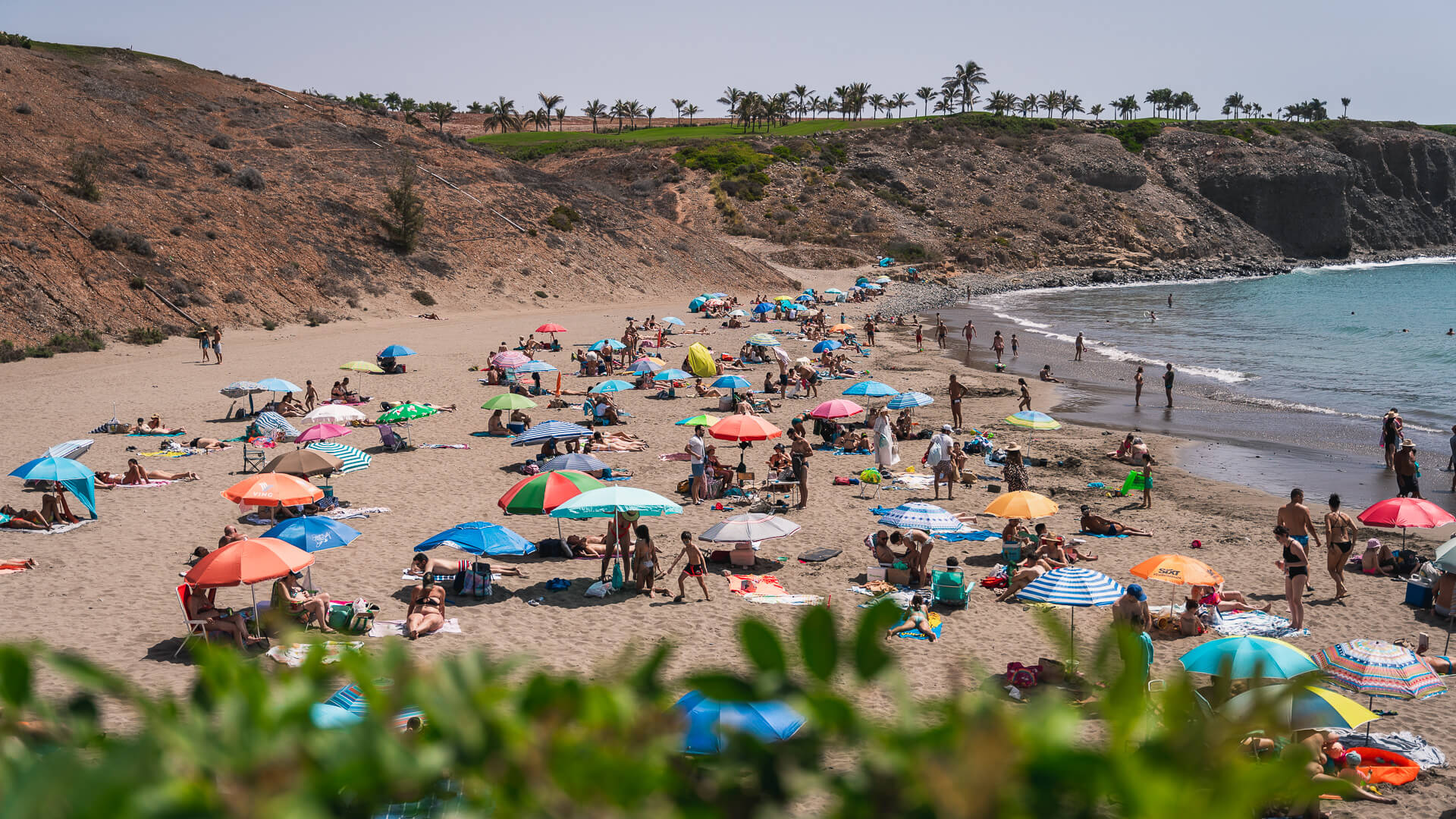 Playa de Pasito Blanco na Gran Canarii w sezonie