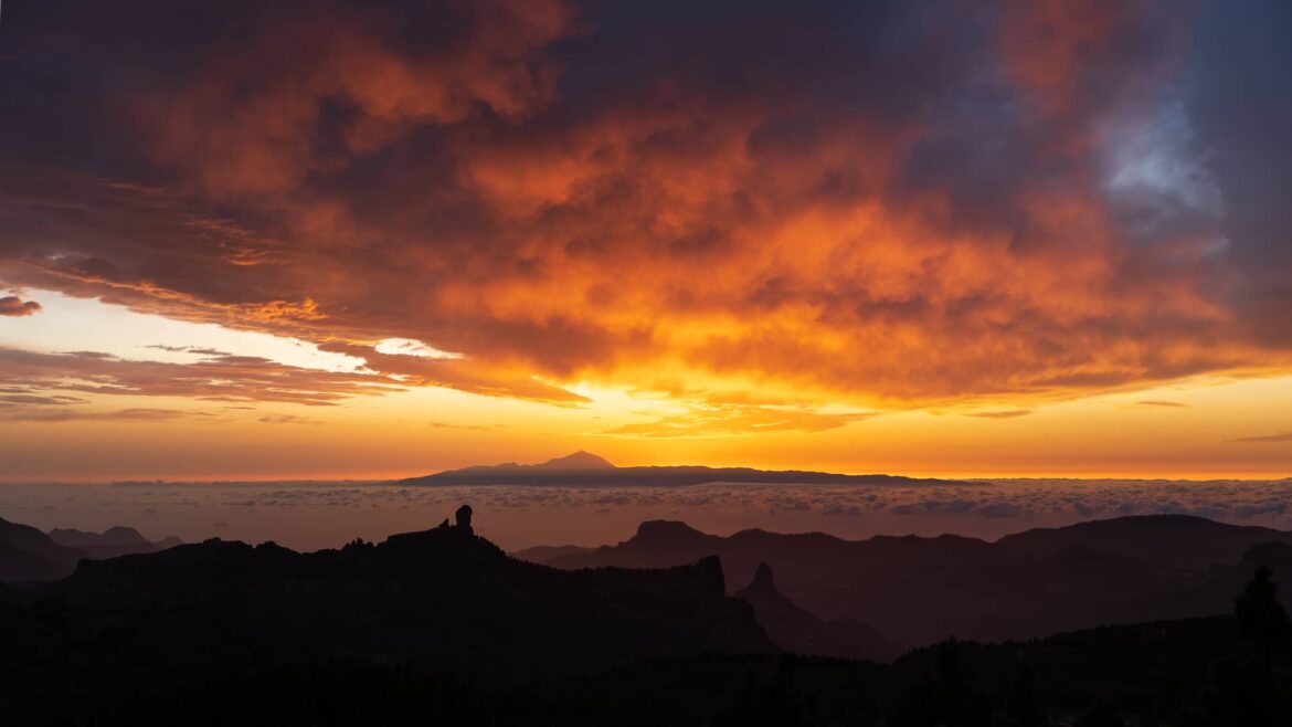 Widok na Roque Nublo i Tejde z Pico de Las Nieves