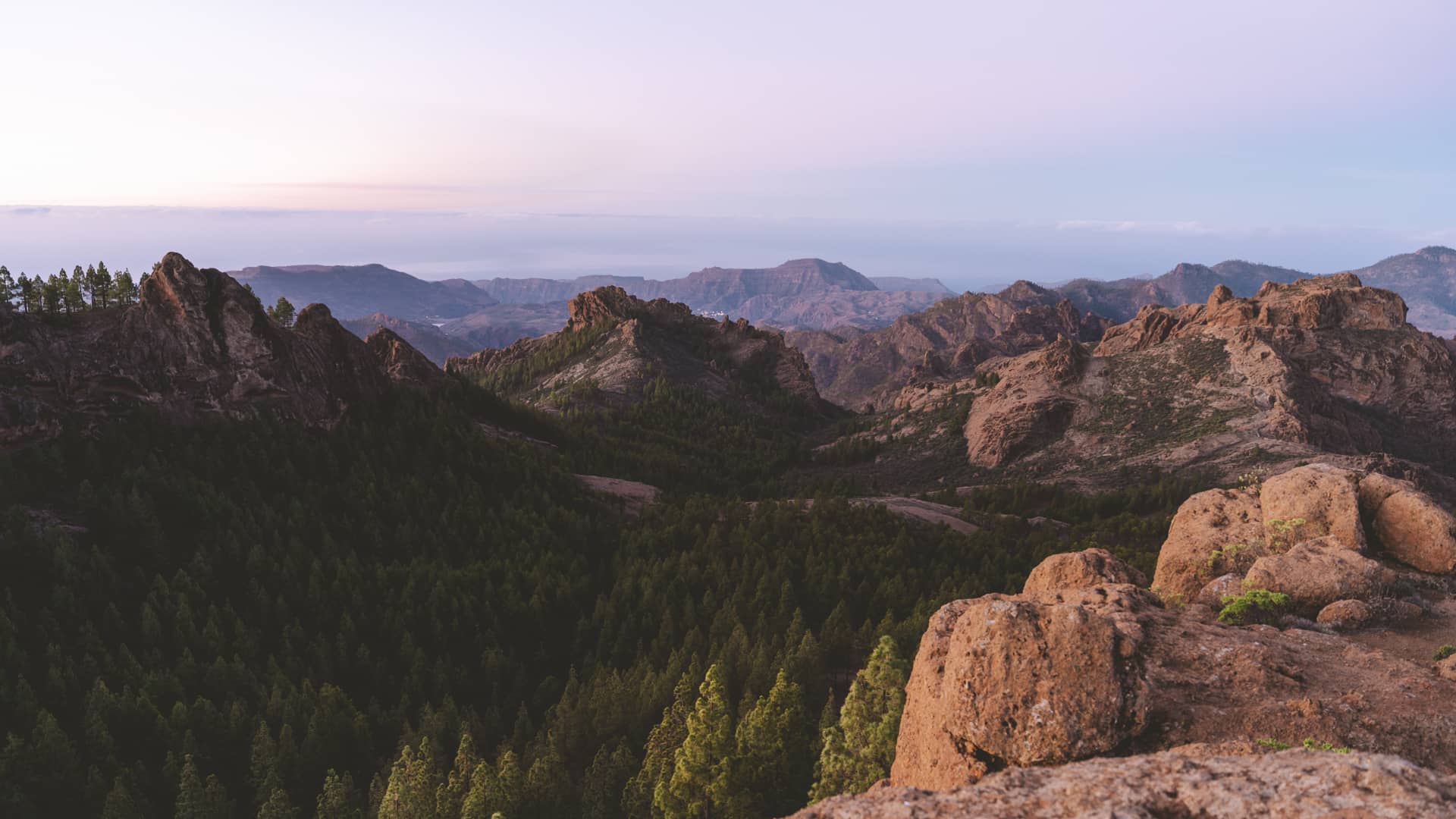 Atrakcja Gran Canarii wschód słońca na Roque Nublo