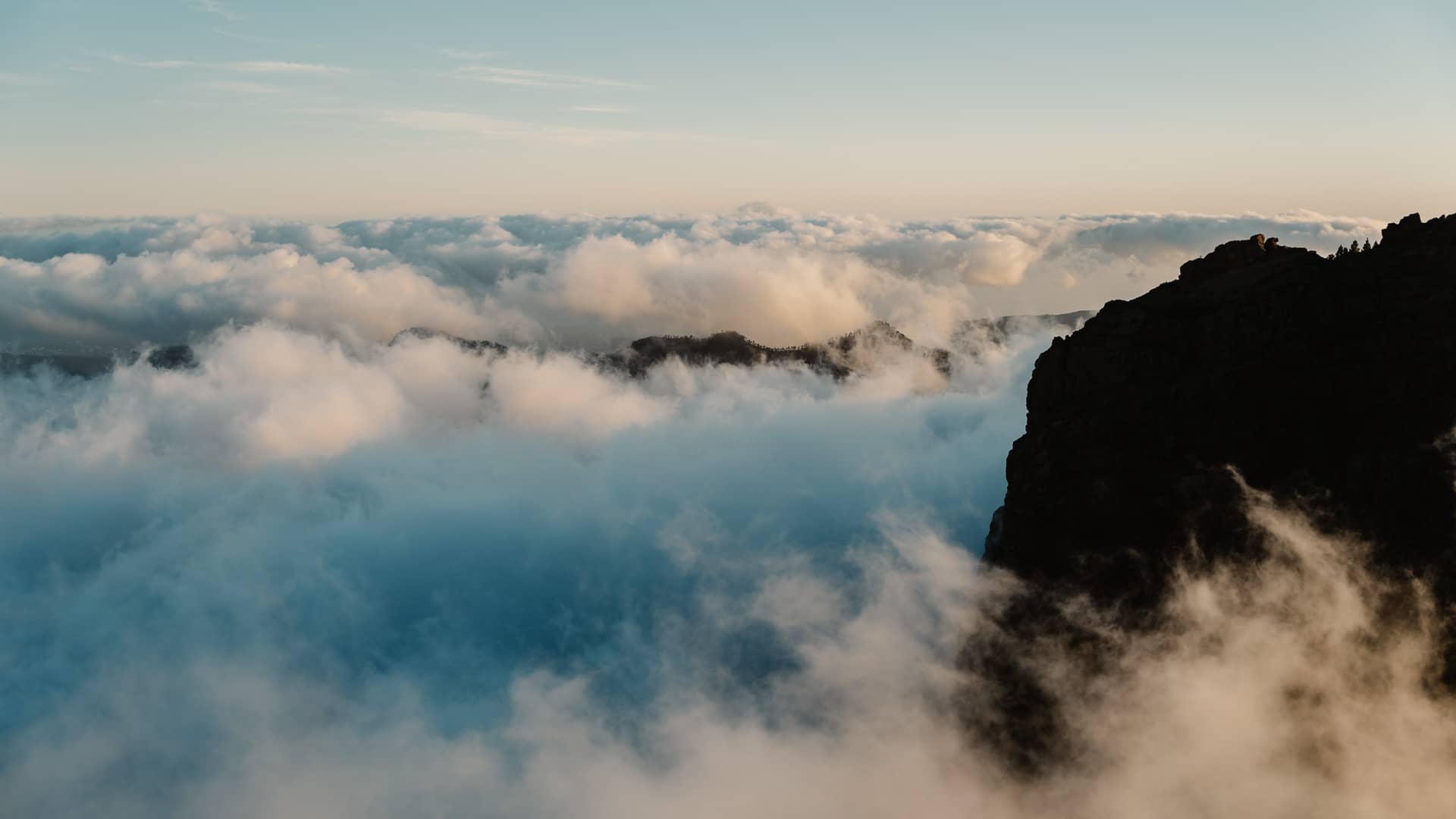 Chmury podczas zachodu słońca na Pico de Las Nieves