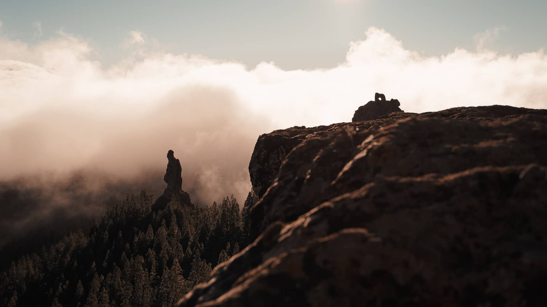 Widok na formacje skalne w okolicach Roque Nublo